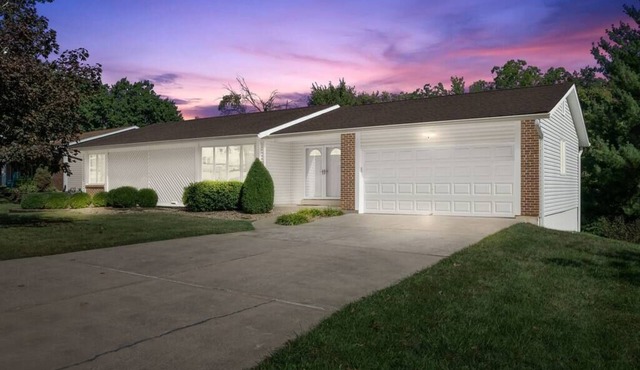 Blair's Jungle House w/Hot Tub - Game Room