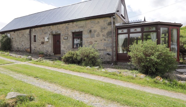 BLAIRGORM CROFT, pet friendly, with a garden in Nethy Bridge