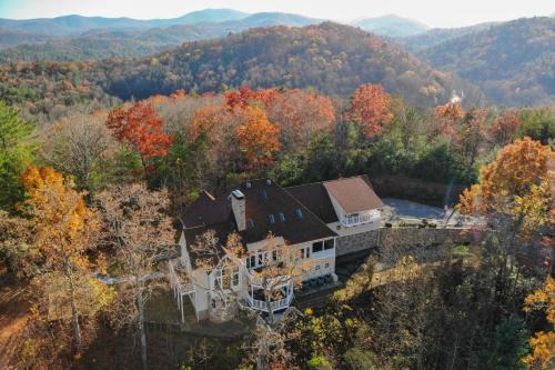 Blairsville Mansion w/Hot Tub, Casino + Games!