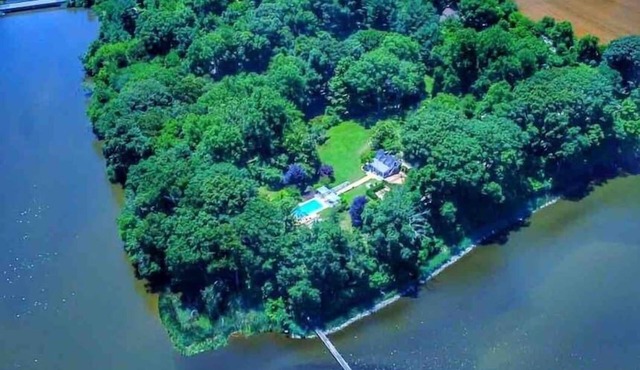 Blake House Historic Estate with Private Inn