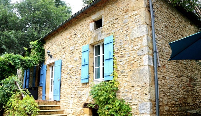 Blanquefort Woodland Hill Retreat