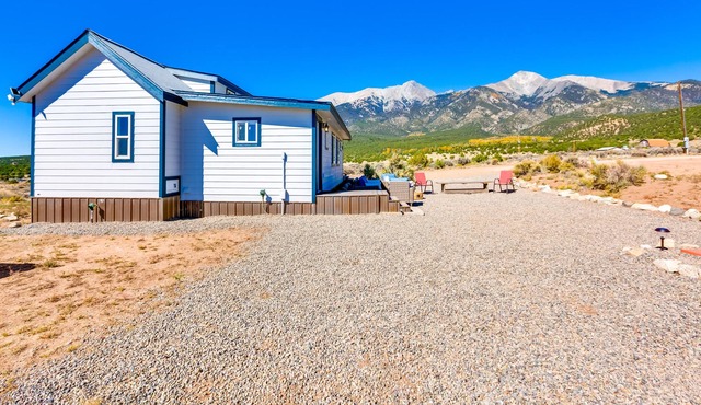 Blanca Mountain Cottage w/ 365 Dark Sky Views!