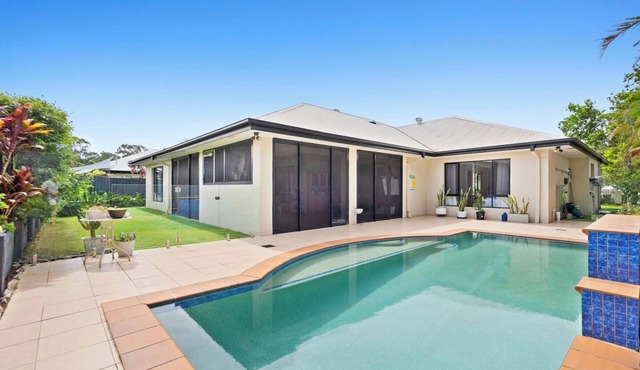 Blanco Pool House Splash and Relax with Family