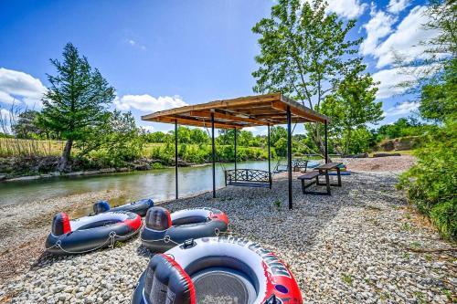 Blanco Riverfront Estate w/2 Homes: 4-Acre Oasis