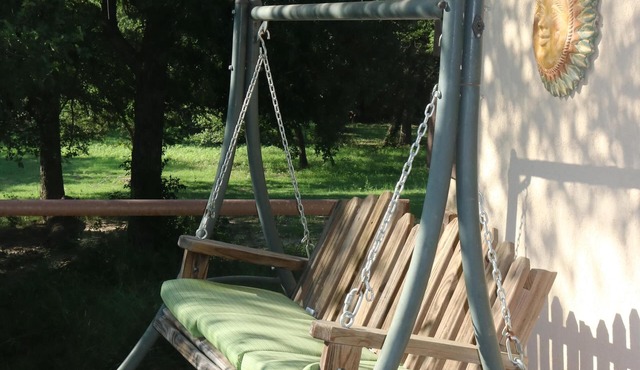 Blanket Salt Creek Ranch cottage on the creek