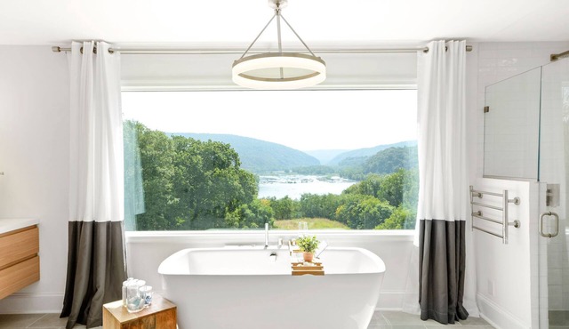 Blarney: Indoor Pool and the best River & Mountain Views in Harpers Ferry, WV.