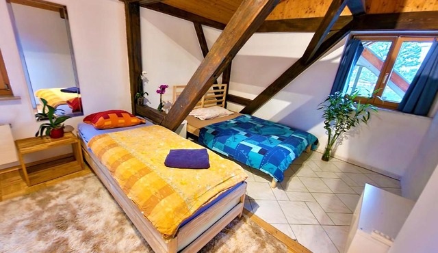 Blau bright room in nice apartment