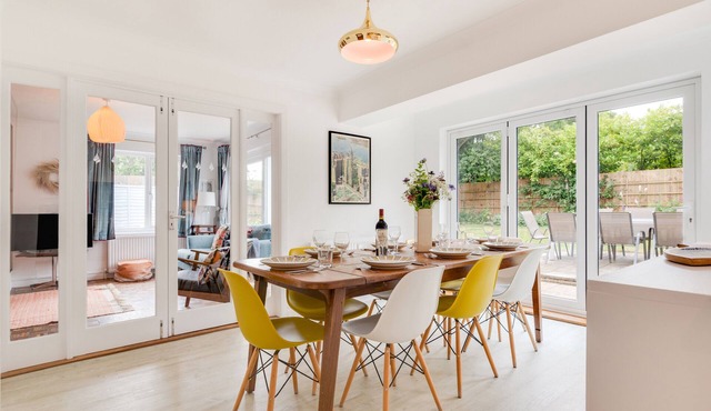 Blauhaus - Four Bedroom House, Sleeps 8