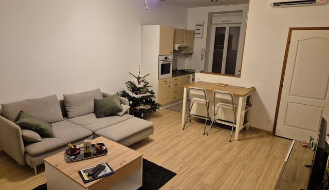 Blaye center, pleasant little town house