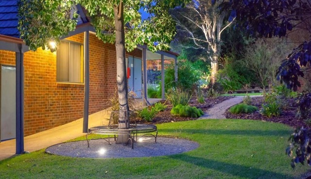 Blazing Stump Motel & Suites