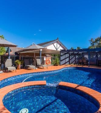 Blazing Stump Motel & Suites