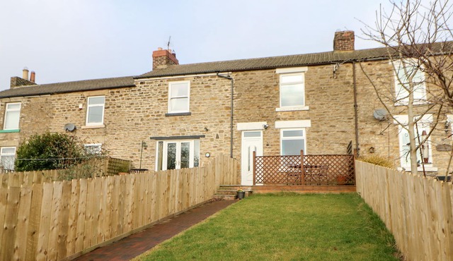 BLEAT HOUSE, pet friendly, with a garden in Cockfield, Yorkshire