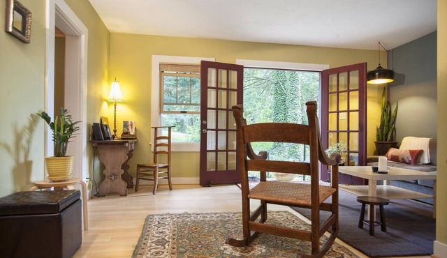 Blend City and Country at Lucky W Cottage