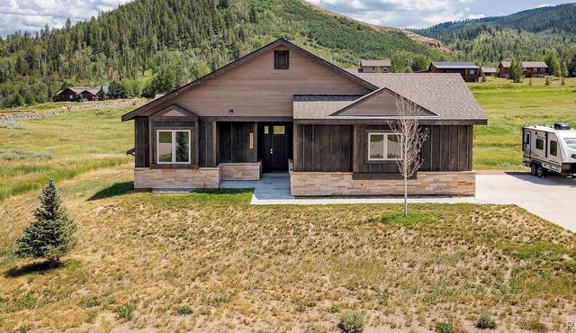 Blend of luxury and style in this brand new 4-bedroom rental home.