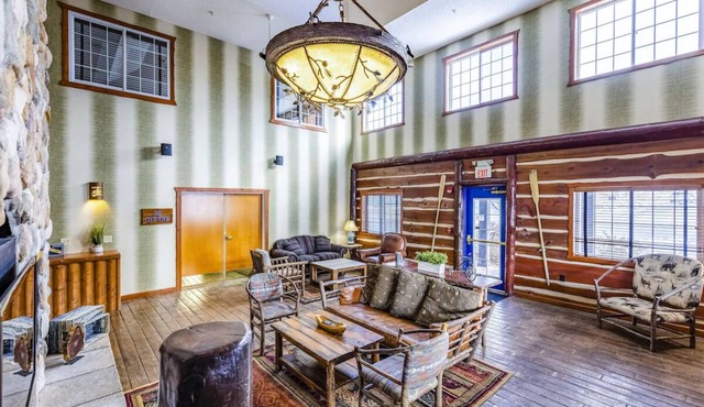Blend of Rustic Chic & Comfort Just off I-74 in Peoria, Free Parking | 2 Units