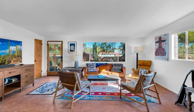 Blenman-Elm Desert Gem 3 bed-2 bath close to UofA