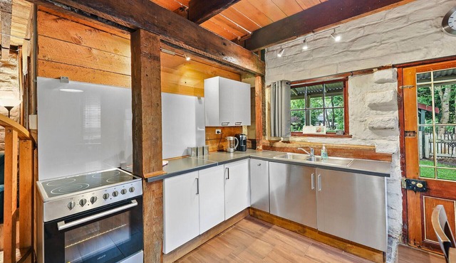 Blerick Mudbrick Cottage - Spa and Serenity