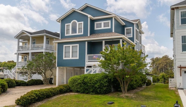 Blessed by the Bay 5 Bedroom Home in Manteo