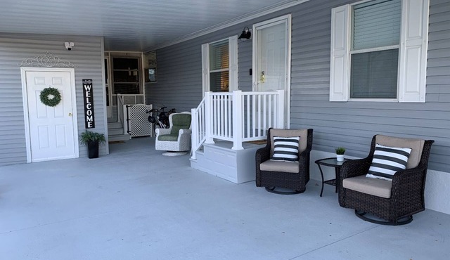 BLESSED NEST: 5mi to Disney, resort amenities, sleeps 8, gated, free golf cart