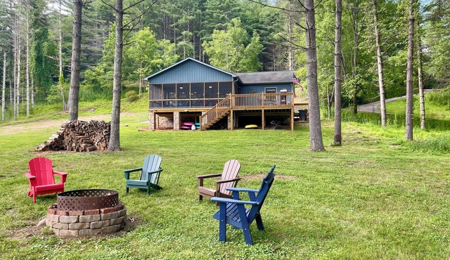 Blessed on the New River - Riverfront, WIFI, Small Dog Friendly, Firepit, Gas Grill, Gas Stove
