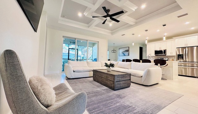 BlessedVeniceOasis, Luxury Beach House - 5 Minutes to Beach, Brand New!