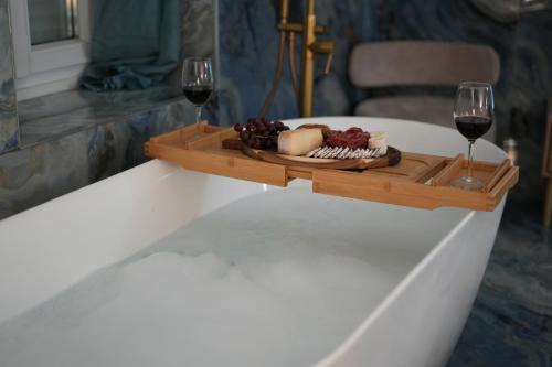 Bleu d'Opale Luxury Suite with Freestanding Tub