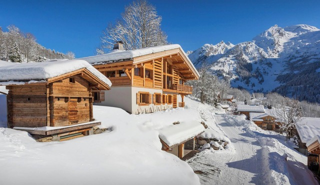 Bleu Infini - La Clusaz chalet for 15, cinema, sauna, office - OVO Network
