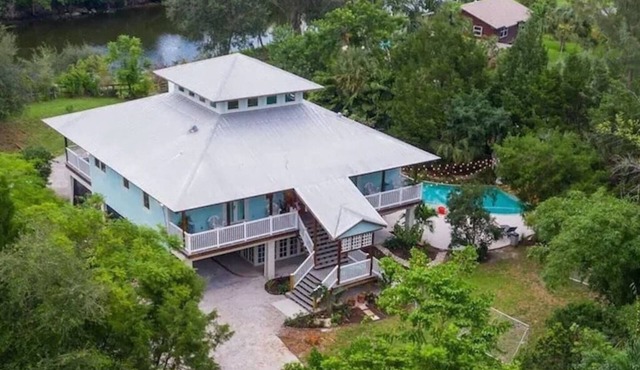 Bleu Tropical Resort Estate Sleeps 18