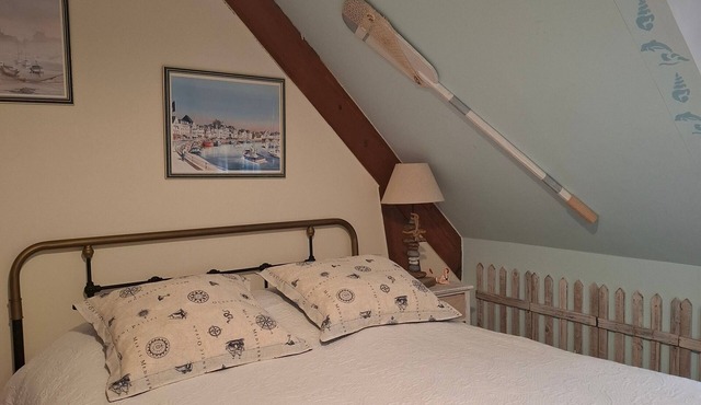 Bleue Océane Guest Room – Upstairs with Shared Terrace, Garden, and Wi-Fi