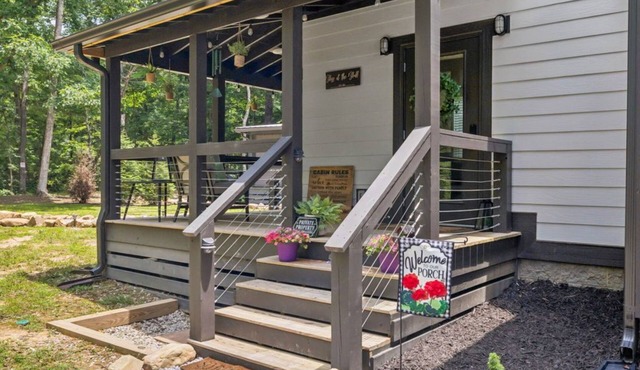 Bliss at the Bluff: Luxury Tiny House Retreat in Monteagle, TN!