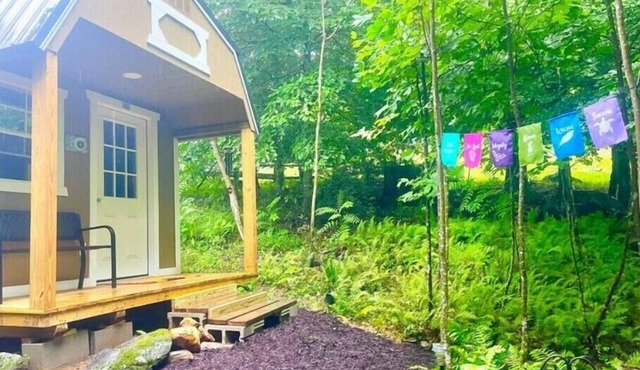 Bliss Bungalow: Serenity by a Streamn