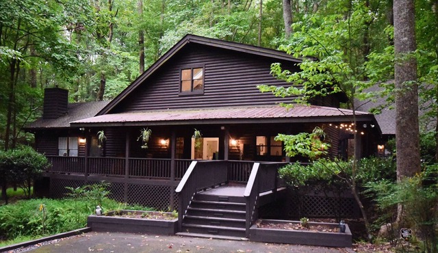 Bliss-filled Big Canoe Mountain Retreat with Epic Gameroom!