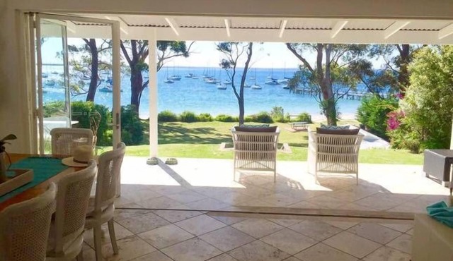 Bliss on the Bay -Beachfront, Dog friendly