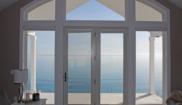 Bliss On The Bluff- Luxury Lake Huron Vacation Getaway