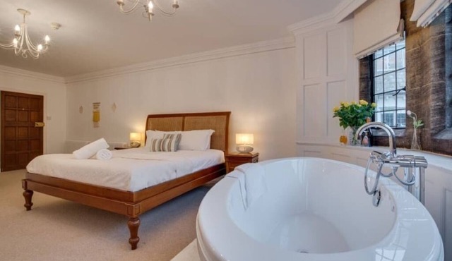 Bliss @ Pickwell Manor - amazing apartment in this manor house with hot tub
