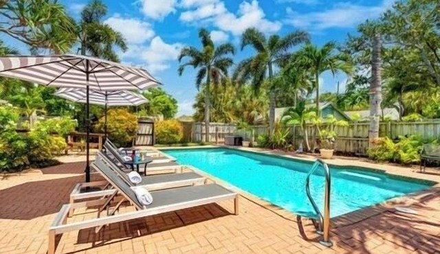 Bliss Pool Villa 3 | Beach | Steps to Downtown