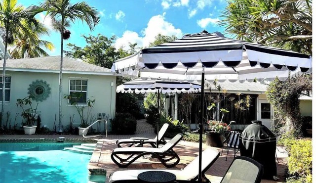 Bliss Pool Villa 3 - Walk to Beach & Downtown