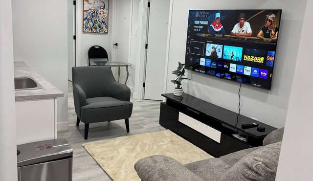Blissful 2 bedroom basement in Winnipeg with Wifi, AC