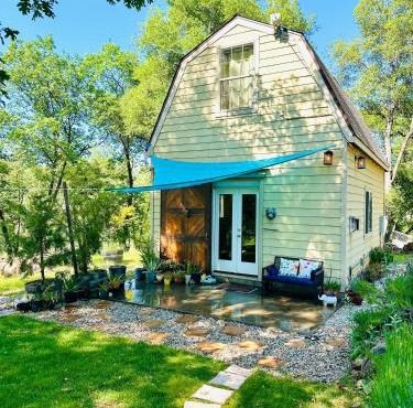 Blissful Acres hilltop cottage