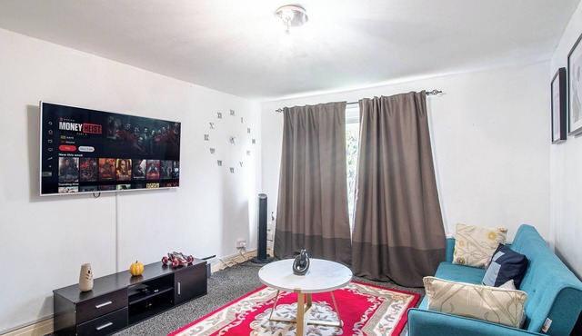 Blissful Apartment. Family-Friendly and work suited. HOME AWAY FROM HOME