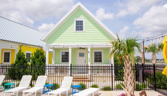 Blissful Bayou - 1 Bed/2 Loft Lakeside Cottage!