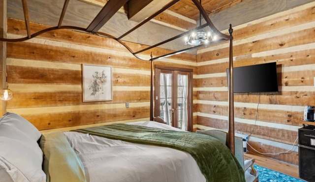 Blissful Breeze Room - Mountain Views, Balcony, Fireplace