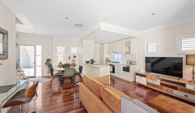 Blissful Bulimba ~ 3Bed/2.5Bath/1Car ~ Townhouse