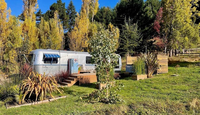 Blissful Farm Airstream Camper Retreat - Hot Tub