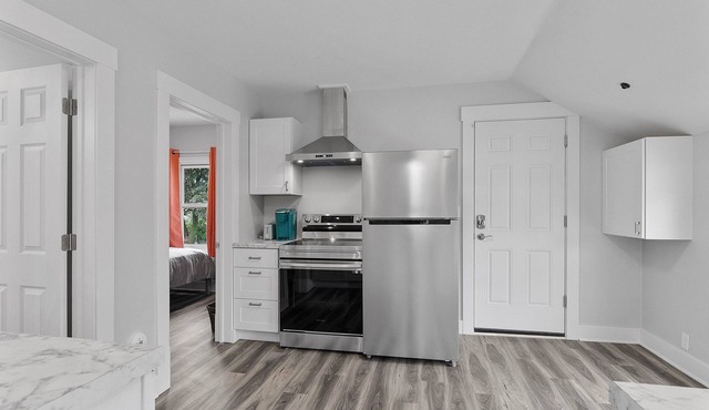 Blissful Luxury Duplex Upper - 2 1/2 Blocks to the Beach