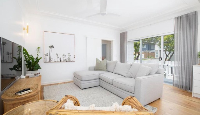 Blissful Merewether Beach Cottage - A Coastal Gem