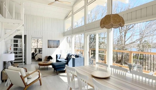 Blissful Oceanfront Cottage in Port Mouton