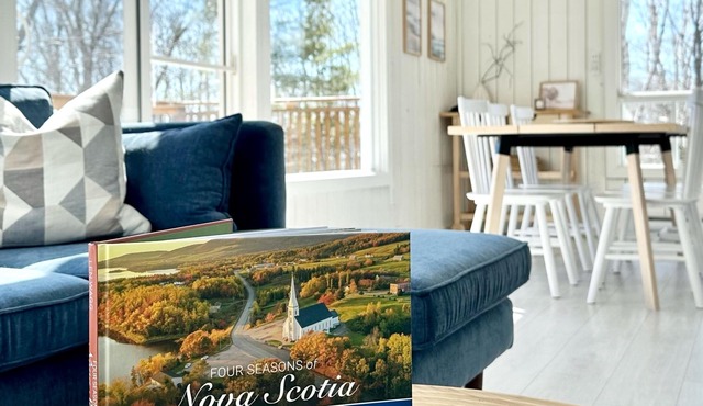 Blissful Oceanfront Cottage in Port Mouton