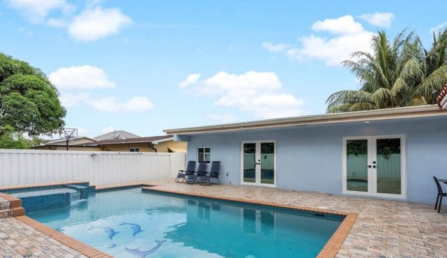 🌅 Blissful Retreat w/ HEATED POOL 🌴 4BDR 2BA