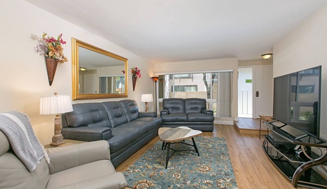 Blissful SEA'renity - Family Townhome Perfect for Game Night- Pet Friendly